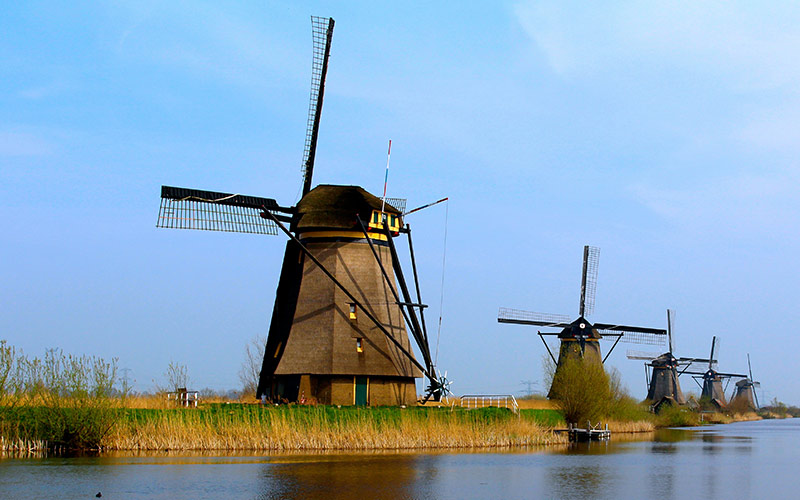 The-windmills-of-Kinderdijk